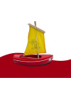 Petit bateau en bois 202 coque rouge voile jaune de Tirot