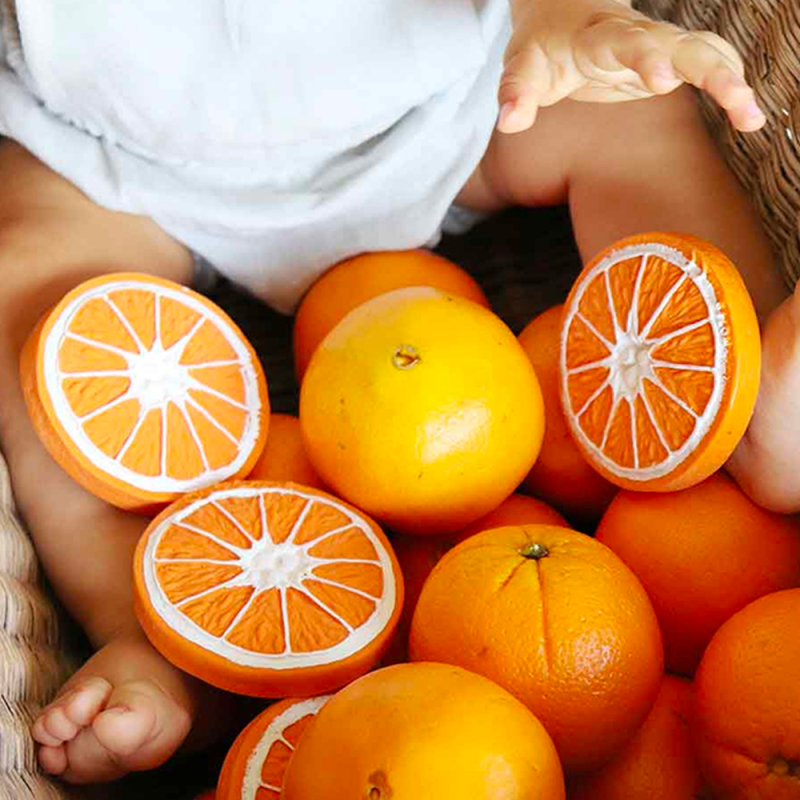 Clementino l'orange Oli & Carol avec des oranges