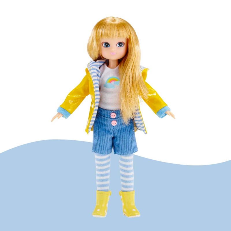 La poupée Lottie avec un imperméable jaune