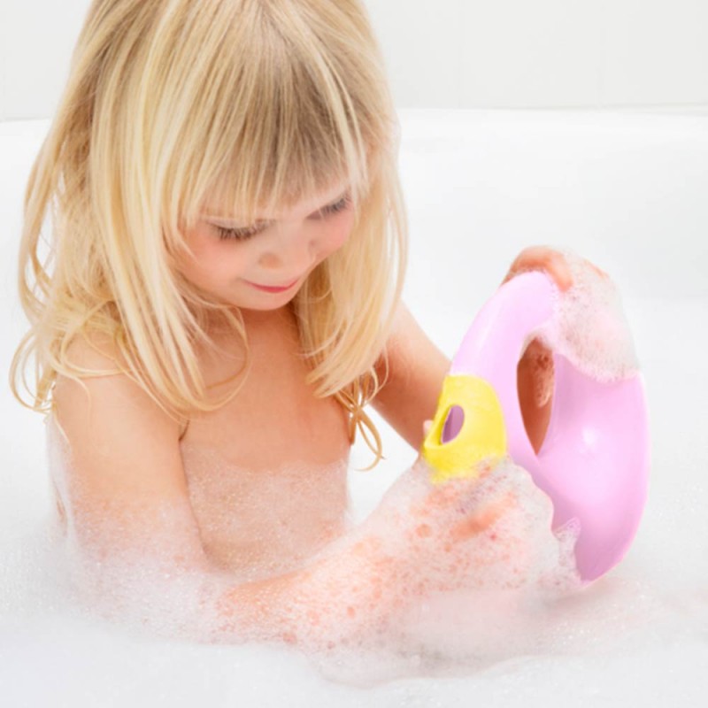 Petit Arrosoir Cana Rose Quut - Arrosoir ludique et design pour les enfants dans le bain - Mise en scène petite fille