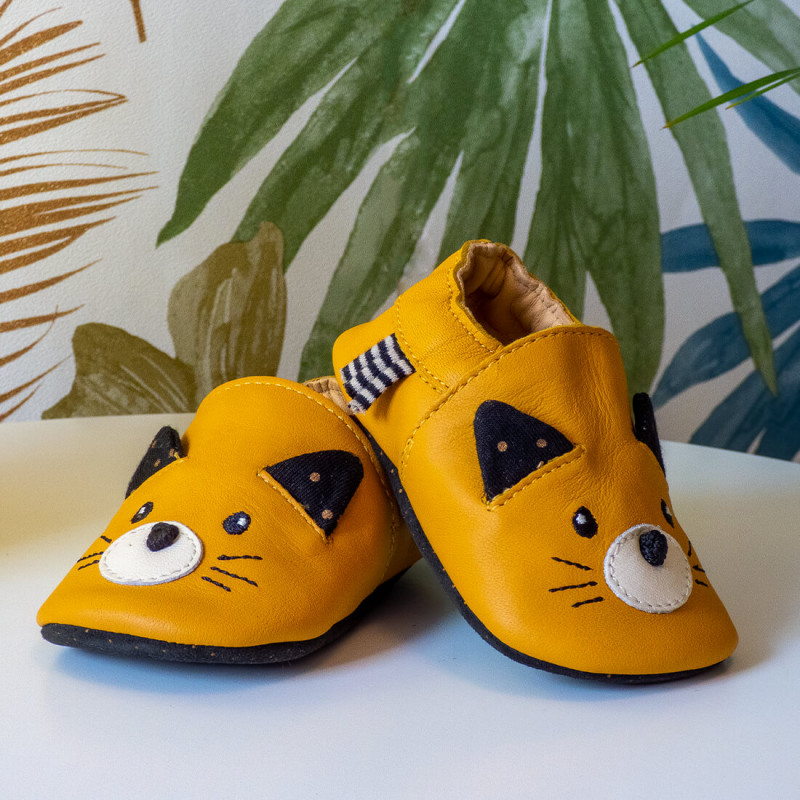 Chausson en cuir jaune moutarde chat Moulin Roty
